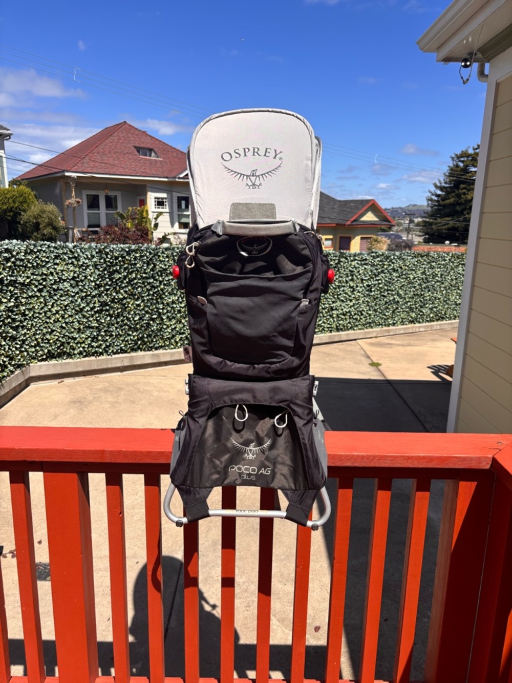 OSPREY Black and Light Gray Child Carrier Backpack with Sunshade - Picture 3 of 6